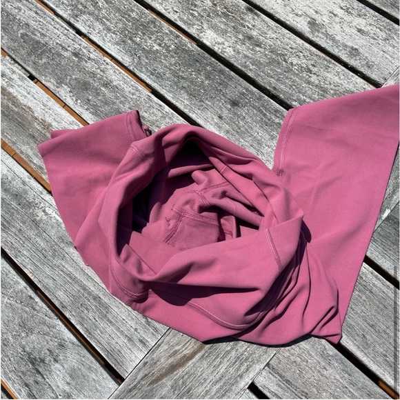 Lululemon Cropped Pink Leggings Yoga Pants - Picture 6 of 7